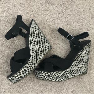 Torrid black and white wedges